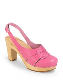 THE LOOKRound toeInterlaced leather detail at vampStaple detailingSlingback strap with buckleWooden heel, 3½ (90mm)Wooden platform, ½ (15mm)Compares to a 3 heel (75mm)THE MATERIALNatural grain leather upperLeather liningRubber soleORIGINHand-made in SwedenOUR FIT MODEL RECOMMENDS ordering true whole size; ½ sizes should order the next whole size up. THE LOOKRound toeInterlaced leather detail at vampStaple detailingSlingback strap with buckleWooden heel, 3½ (90mm)Wooden platform, ½ (15mm)Compares to a 3 heel (75mm)THE MATERIALNatural grain leather upperLeather liningRubber soleORIGINHand-made in SwedenOUR FIT MODEL RECOMMENDS ordering true whole size; ½ sizes should order the next whole size up.