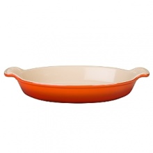 Potatoes au gratin simply aren't the same baked in anything less than this Le Creuset favorite. The wide, shallow shape exposes the maximum surface area of the food to the heat source in the oven, under the broiler or on the stovetop. Its perfect for macaroni and cheese, lasagna, spanokopita and fruit cobber. It makes an elegant serving dish too. Potatoes au gratin simply aren't the same baked in anything less than this Le Creuset favorite. The wide, shallow shape exposes the maximum surface area of the food to the heat source in the oven, under the broiler or on the stovetop. Its perfect for macaroni and cheese, lasagna, spanokopita and fruit cobber. It makes an elegant serving dish too.