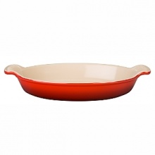 Potatoes au gratin simply aren't the same baked in anything less than this Le Creuset favorite. The wide, shallow shape exposes the maximum surface area of the food to the heat source in the oven, under the broiler or on the stovetop. Its perfect for macaroni and cheese, lasagna, spanokopita and fruit cobber. It makes an elegant serving dish too. Potatoes au gratin simply aren't the same baked in anything less than this Le Creuset favorite. The wide, shallow shape exposes the maximum surface area of the food to the heat source in the oven, under the broiler or on the stovetop. Its perfect for macaroni and cheese, lasagna, spanokopita and fruit cobber. It makes an elegant serving dish too.