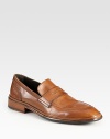 Exceptionally stylish, crafted in buttery soft leather.Leather upperLeather liningPadded insoleLeather/rubber soleImported
