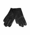 Sleek and sophisticated, Paul Smiths black leather gloves are an elegant choice for finishing tailored business looks - Stitched knuckle seaming - Wear with tweed jackets and silk ascots, or immaculately tailored coats and cashmere scarves