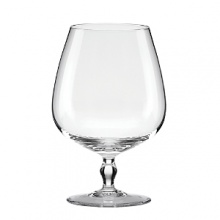 With a clear bowl and hand-pulled stem, this kate spade new york Bellport brandy glass sparkles in European crystal. With a clear bowl and hand-pulled stem, this kate spade new york Bellport brandy glass sparkles in European crystal.
