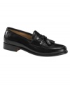 This pair of men's dress shoes will help you easily accomplish everything on the day's to-do list. In the comfort of these Dockers men's loafers, you won't notice any obstacles in your way.