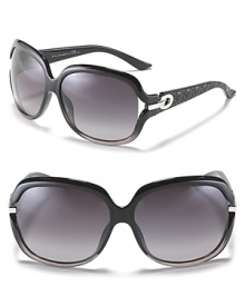 Go for a wow factor in chic oversized round sunglasses with gradient frames and pretty textured arms. Go for a wow factor in chic oversized round sunglasses with gradient frames and pretty textured arms.