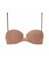 Feel sexy and confident in this luxe d?colletage-enhancing bra from La Perla - Balconette style, underwire, adjustable straps, front V-cut out, back hook and eye closure - Pair with matching panties