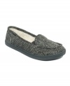A great texture and warm faux-fur lining. Roxy's Lido skimmer flats have everything you need.