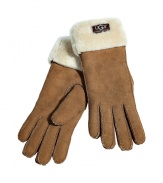Detailed with exposed sheepskin cuffs, UGG Australias classic shearling gloves are a stylish choice for staying warm this winter - Logo tag on cuff - Wear with everything from tailored coats and cashmere caps to sporty parkas and weather boots