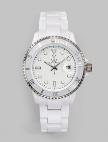 Updated with modern material, this sleek timepiece is both sporty and chic. Quartz movement 41mm round face Stainless steel bezel Day/date display Second hand Imported Updated with modern material, this sleek timepiece is both sporty and chic. Quartz movement 41mm round face Stainless steel bezel Day/date display Second hand Imported