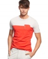 This is one crew you want to be a part of. Upgrade your casual style with this colorblocked t-shirt from Kenneth Cole Reaction.