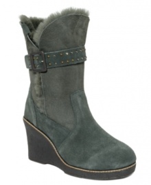 Dress 'em up or dress 'em down. The sheepskin fur-trimmed cuff of the Heighton Lo boots by EMU can we worn up or folded down over the fashion-forward studded strap detail. Dress 'em up or dress 'em down. The sheepskin fur-trimmed cuff of the Heighton Lo boots by EMU can we worn up or folded down over the fashion-forward studded strap detail.