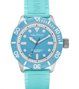 Have more fun in the sun with the playful color of this Nautica sport watch.