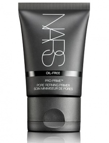 This lightweight oil-free primer instantly refines the look of pores to regulate shine to create an immaculate canvas. Mineral Powders manage oil in the T-Zone and other shine-prone areas while Pure Lentil Seed extract diminishes the appearance of dilated pores over time for a more refined appearance. Makeup glides on and blends easily for an application that stays fresh and vibrant for hours on end. 1 oz. 