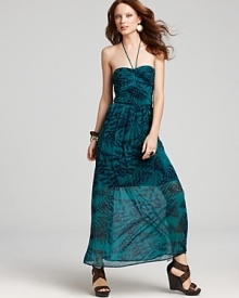 A nature-inspired print makes this Akiko maxi dress the perfect pick for tropical getaways. A nature-inspired print makes this Akiko maxi dress the perfect pick for tropical getaways.