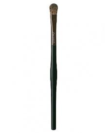 Shiseido The Makeup Medium Eyeshadow Brush. Firm yet soft. The rounded end is excellent for creating gradations of color. Especially suited for blending shadow over the entire lid.