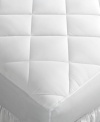 Drift off to sleep surrounded by the comfort of lofty, diamond-stitch quilting with this soothing Home Design mattress pad. Designed to protect your mattress while offering an extra layer of plush softness to your bed, this bedding essential is exactly what sweet dreams are made of.