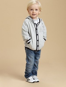 Softened and faded, slightly distressed and whiskered, with all the classic details for a jeans-loving little guy.Button waist with belt loops and inside adjustable tabsZip flyFront scoop pockets and coin pocket with rivetsBack patch pockets, one with embroidered logoBack vertical screened logo98% cotton/2% Lycra spandexMachine washMade in Italy