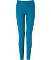 With a heavier weight and incredibly flattering fit, Josephs gabardine leggings are a sleek choice with endless pairing possibilities - Flat elasticized waistband, pull-on style - Form-fitting - Wear with oversized tops and favorite ankle boots
