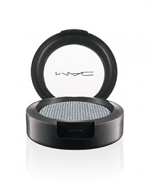M·A·C Metal-X Cream Shadow transforms from a powdery cream into a blendable, buildable liquid metal finish. With a vibrant mélange of pigments, it quickly brings extreme brilliance, shine and multi-dimensional impact to eyes, cheeks, décolletage. M·A·C Metal-X Cream Shadow transforms from a powdery cream into a blendable, buildable liquid metal finish. With a vibrant mélange of pigments, it quickly brings extreme brilliance, shine and multi-dimensional impact to eyes, cheeks, décolletage.