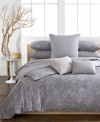 This Calvin Klein Lilacs bedskirt, with a decorative diamond design, is the perfect finishing touch to your bed.