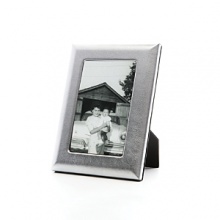 Suppl fine Italian leather wraps this handcrafted frame in true luxury. A sturdy easel and easy access to photos makes it equal parts form and function. Suppl fine Italian leather wraps this handcrafted frame in true luxury. A sturdy easel and easy access to photos makes it equal parts form and function.