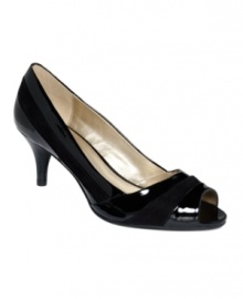 Tonal fabric inlays lend geometric appeal to the mid-heel Mia pumps by Karen Scott. Add them to your workweek wardrobe for their undeniable versatility. Tonal fabric inlays lend geometric appeal to the mid-heel Mia pumps by Karen Scott. Add them to your workweek wardrobe for their undeniable versatility.