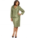 Special touches like a removable floral pin and a multi-vent hem create a unique look. Wear Le Suit's plus size skirt suit with a pair of ladylike heels for extra polish.