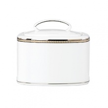 Kate Spade Sonora Knot is a clean & classic dinnerware collection in Bone china with gold and platinum bands. Featuring lustrous gold, platinum and black rim accents. Dishwasher safe. Kate Spade Sonora Knot is a clean & classic dinnerware collection in Bone china with gold and platinum bands. Featuring lustrous gold, platinum and black rim accents. Dishwasher safe.