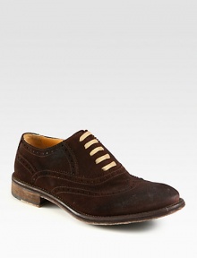 A polished design for a perfect gentleman, expertly crafted in waxed suede for a timeless fit.Waxed suedePadded insoleLeather/rubber soleMade in Italy A polished design for a perfect gentleman, expertly crafted in waxed suede for a timeless fit.Waxed suedePadded insoleLeather/rubber soleMade in Italy