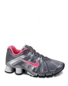 This sporty, versatile training shoe delivers the responsive cushioning of Nike Shox technology in a sleek, athletic package. This sporty, versatile training shoe delivers the responsive cushioning of Nike Shox technology in a sleek, athletic package.