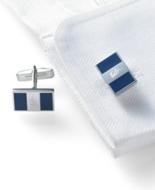 You don't miss any details at the office and you won't with your business style wearing these cufflinks from Nautica.