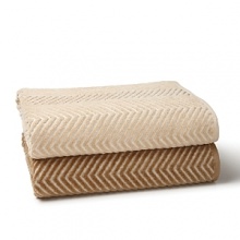 The rich herringbone weave on this sculpted Ralph by Ralph Lauren washcloth creates incomparable luxury and absorbency. The rich herringbone weave on this sculpted Ralph by Ralph Lauren washcloth creates incomparable luxury and absorbency.
