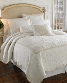 Featuring a scrolling leaf brocade in pearl with platinum embroidery over lush cotton quilting, this Opal Innocence quilt brings pure elegance to light spring and summer nights. A scalloped edge finishes the look with refined beauty.