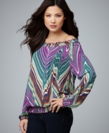 Bold stripes give a classic peasant top silhouette new life! Wear Cha Cha Vente's blouse off the shoulder for a more sultry look. Bold stripes give a classic peasant top silhouette new life! Wear Cha Cha Vente's blouse off the shoulder for a more sultry look.
