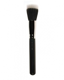 A large full circular brush used for lightweight application and blending of face powder or pigments. Use to create soft layers or add textures. Made from a soft blend of goat and synthetic fibres. A large full circular brush used for lightweight application and blending of face powder or pigments. Use to create soft layers or add textures. Made from a soft blend of goat and synthetic fibres.