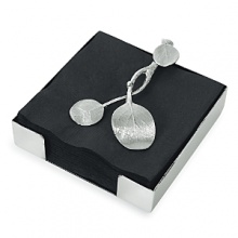 The Michael Aram Botanical Leaf Collection takes its inspiration from the intricacies of form and texture found in particular types of foliage. Reminiscent of eucalyptus and seagrape, the structure celebrates the twisting branches as much as it does the leaves themselves. The Michael Aram Botanical Leaf Collection takes its inspiration from the intricacies of form and texture found in particular types of foliage. Reminiscent of eucalyptus and seagrape, the structure celebrates the twisting branches as much as it does the leaves themselves.