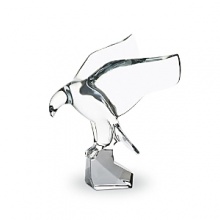 The stunning eagle was designed by renowned French sculptor, Jan Tesar. It is polished for a shiny, soft appearance. Clear, mold-formed crystal. The stunning eagle was designed by renowned French sculptor, Jan Tesar. It is polished for a shiny, soft appearance. Clear, mold-formed crystal.