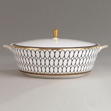 Embellished with intricate garlands, oval links and a fanciful dragon motif, this Wedgwood dinnerware evokes Europe's glorious Renaissance period. Rendered in deep blue and gold to transform any formal meal into a spectacular royal gala.