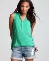 Light as a feather, this vibrant Splendid top is destined to be your warm-weather staple.