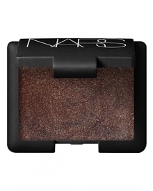 Soft cream-to-powder formula that provides long-lasting shimmering color. The ultra-pigmented shades are balanced in a lightweight texture, transparent in application. This soft-blending formula can be worn alone or layered under NARS powder eyeshadow for long-lasting wear and intensity. Cream-to-powder formula provides glistening color non-creasing intense hues with an imperceptible finish.