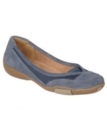 The Naturalizer Cyanne Flats bring athletic-styling to the casual slip-on with a leather/mesh upper and elastic stretch panels. The Naturalizer Cyanne Flats bring athletic-styling to the casual slip-on with a leather/mesh upper and elastic stretch panels.