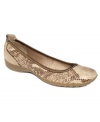 Pretty and to the point. Giani Bernini's Kitkat flats are versatile and stylish with a flexible sole.