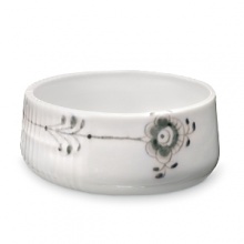 In each piece of the Elements collection there is a subtle variation on its central theme. Not just the decorative elements, but also in the form of each piece, so that the entire collection is visually stimulating and satisfying. In each piece, the traditional and the unexpected join in harmony. In each piece of the Elements collection there is a subtle variation on its central theme. Not just the decorative elements, but also in the form of each piece, so that the entire collection is visually stimulating and satisfying. In each piece, the traditional and the unexpected join in harmony.