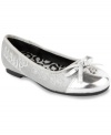 Dainty shoes that will make her want to dance, pair these ballet flats with a flowy dress for an adorable style.