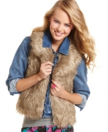 Plush is the name of the game with this faux-fur vest from Sweater Project! Style it with your bold skinny jeans for a look that's trend-hot by day or night!