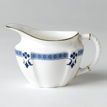 Though Grenville's geometric shapes and studs, set in a narrow border, lend the pattern a modern feel, the stylish leaf and flower elements closely follow classic Derby tradition. Though Grenville's geometric shapes and studs, set in a narrow border, lend the pattern a modern feel, the stylish leaf and flower elements closely follow classic Derby tradition.