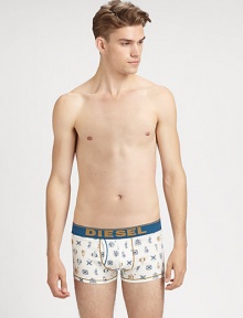 A whimsical graphic print and a classic logo waistband offers artistic appeal to an everyday essential.Elastic logo waistband94% cotton/6% elastaneMachine washImported