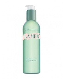 The Cleansing Gel derives its remarkable cleansing power from magnetized tourmaline and La Mer's exclusive Deconstructed Waters™. These positively charged waters enable it to thoroughly, yet tranquilly draw dirt, debris, makeup and pollutants out and away from the skin without harsh rubbing. Formulated with ingredients essential to maintaining skin's delicate moisture barrier. Suitable for normal to oily skin. Oil-free. The Cleansing Gel derives its remarkable cleansing power from magnetized tourmaline and La Mer's exclusive Deconstructed Waters™. These positively charged waters enable it to thoroughly, yet tranquilly draw dirt, debris, makeup and pollutants out and away from the skin without harsh rubbing. Formulated with ingredients essential to maintaining skin's delicate moisture barrier. Suitable for normal to oily skin. Oil-free.