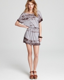 An of-the-moment tie-dye print takes this effortless Soft Joie dress from simple to standout. An of-the-moment tie-dye print takes this effortless Soft Joie dress from simple to standout.