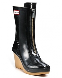 Meet the most popular sidekick of rainy days--renowned for a flawless fit and supreme durability, Hunter rainboots are a must-have for modern city dwellers. Meet the most popular sidekick of rainy days--renowned for a flawless fit and supreme durability, Hunter rainboots are a must-have for modern city dwellers.