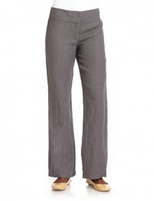 THE LOOKBanded waistFront zip with double hook closureBack dartsTHE FITRise, about 9Inseam, about 32THE MATERIALLinenCARE & ORIGINMachine washImportedModel shown is 5'9½ (176cm) wearing US size 4. 